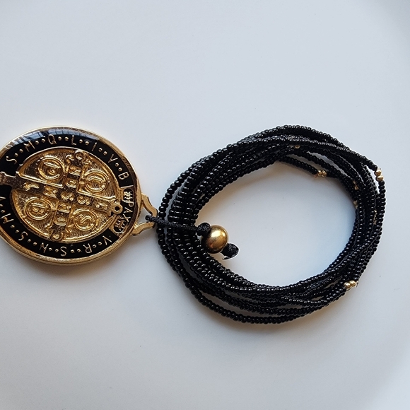 Elegant Black and Gold Pendant Necklace - Picture 5 of 5